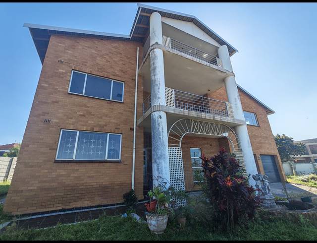 5 BEDROOM FREESTANDING FOR SALE IN TONGAAT BEACH